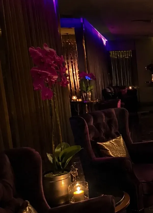Bekleme alanı koltukları — Lila Spa, İkitelli misafirlerine hizmet veren salon
